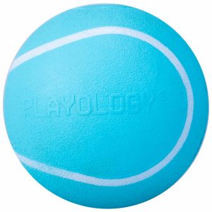 Жевательный мяч Playology SQUEAKY CHEW BALL с пищалкой и с ароматом арахиса, цвет голубой (8 см)