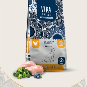 Корм для взрослых собак средних и крупных пород с курицей и черникой (12 кг)
