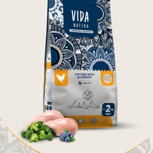 Корм для щенков средних и крупных пород с курицей и черникой (12 кг)